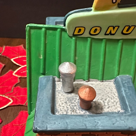 Lemax Patty's Donuts Building - Picture 8 of 12